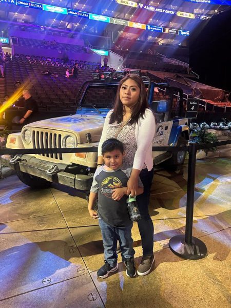 This is a memorable moment that Rosa Meza and her son Jayden shared because they went to see the live show of Jurassic Park.